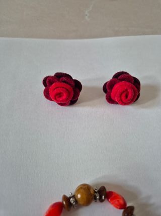 Conjunto Pulsera Perlas y Pendientes Rosas