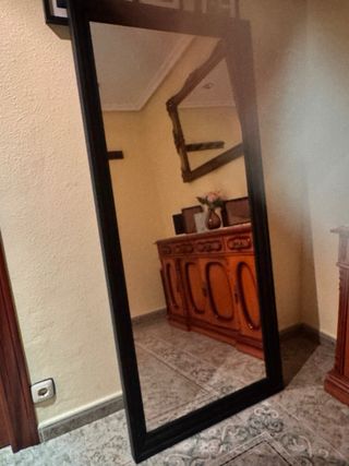 Espejo de pie Ikea negro y madera