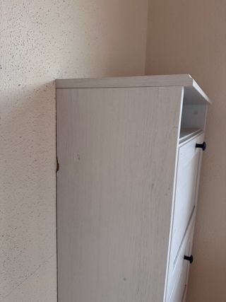 Zapatero gris de madera