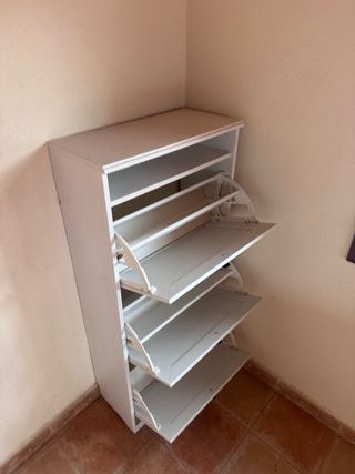 Zapatero gris de madera