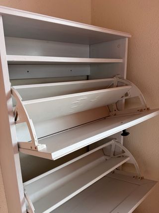 Zapatero gris de madera