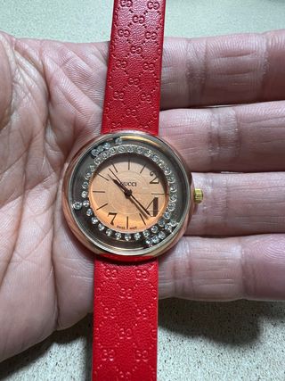 Orologio molto bello Con brillantini girevoli.