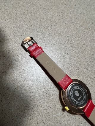 Orologio molto bello Con brillantini girevoli.