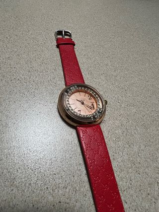 Orologio molto bello Con brillantini girevoli.