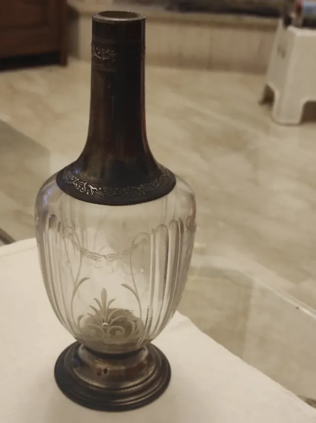 Botella licorera antigua plata