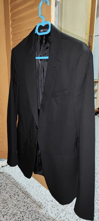 Traje negro Zara