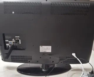 Staffa TV Samsung 32 + staffa a muro