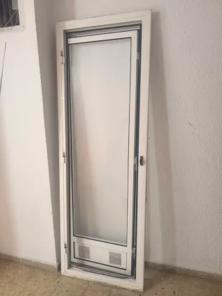 Puerta de aluminio con cristal