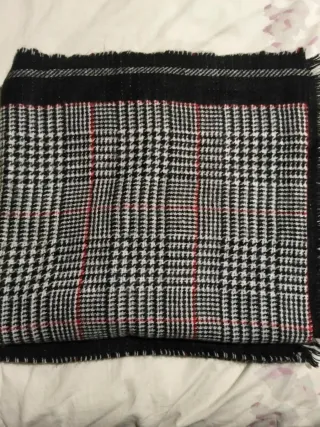 Bufanda grande Stradivarius cuadros