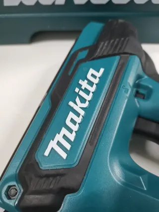 Clavadora makita 18v con bateria y maletin