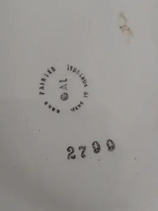 Bacia antiga de lavatório