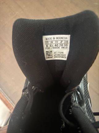 Zapatillas deportivas Adidas negras y blancas