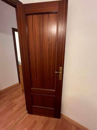 Puertas madera marrón