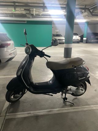 Vespa 125cc Scooter Automática Negra