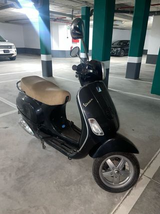 Vespa 125cc Scooter Automática Negra