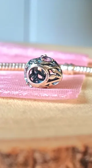 Charm | Corazón de Flores enredaderas