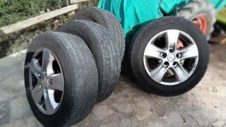 Llantas de coche de 16 pulgadas marca Matrix.