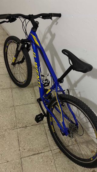 Bicicleta de Montaña Azul y Amarilla