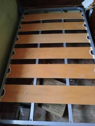 Somier de madera y metal