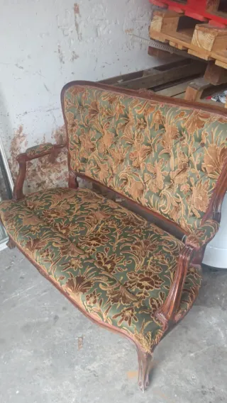 Se vende Sofá antiguo tapizado floral 80€