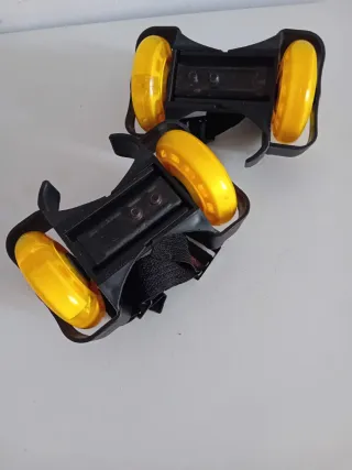 Patines ajustables con ruedas amarillas