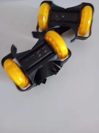 Patines ajustables con ruedas amarillas