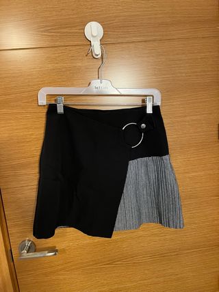 Falda pantalón negra con detalle