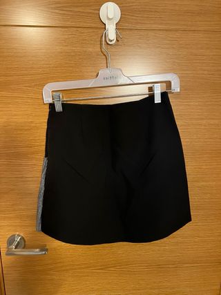Falda pantalón negra con detalle