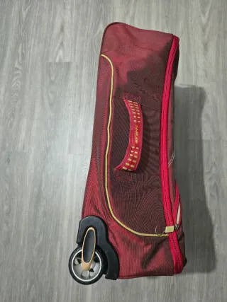 Maleta de viaje roja con ruedas 27×18×10