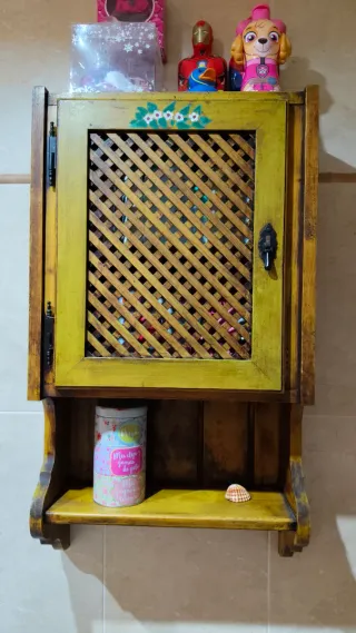 Espejo y mueble de baño de madera