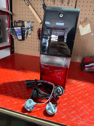 Piloto trasero izquierdo Nissan Patrol nuevo