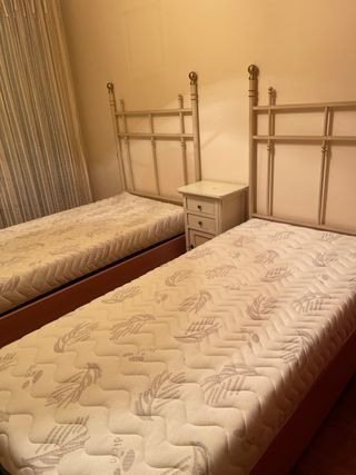 2 cabeceros de forja beige y dorado. Cama 90 cm.