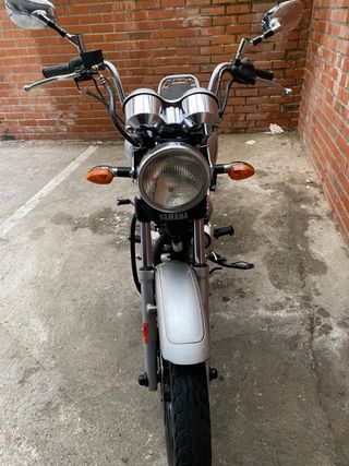 Yamaha YBR 125 Custom Plata