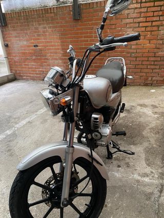 Yamaha YBR 125 Custom Plata