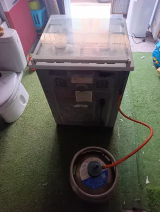 Cocina de gas blanca con horno