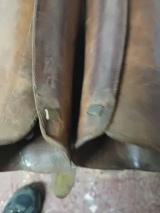 Par de polainas de cuero marrones