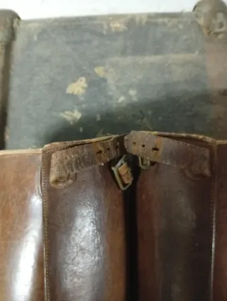 Par de polainas de cuero marrones