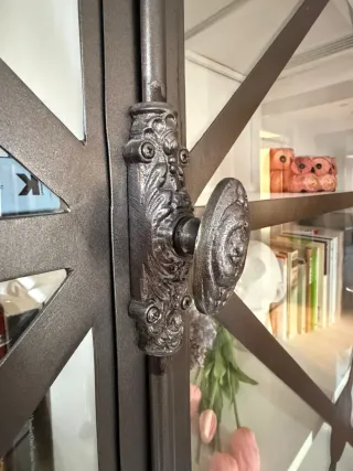 Vitrina Estilo Provenzal con Herrería de forja