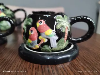 Juego de té de cerámica con loros