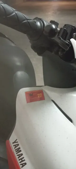 Yamaha Jog RR Scooter Roja y Blanca