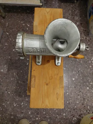 Máquina picar carne y embutir botifarras