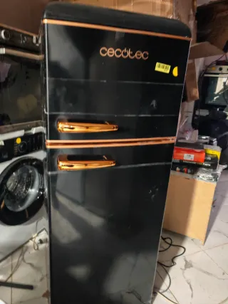 Nevera Cecotec Negra Estilo Retro