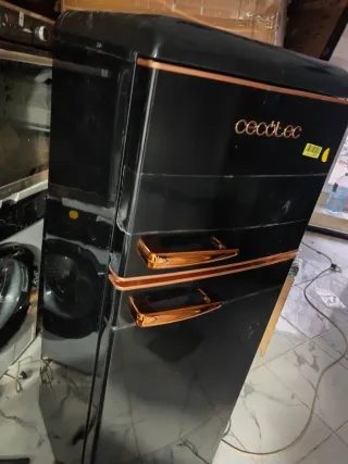 Nevera Cecotec Negra Estilo Retro