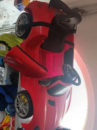 Coche eléctrico infantil rojo