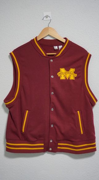 Chaqueta universitaria H&M x Sex Education