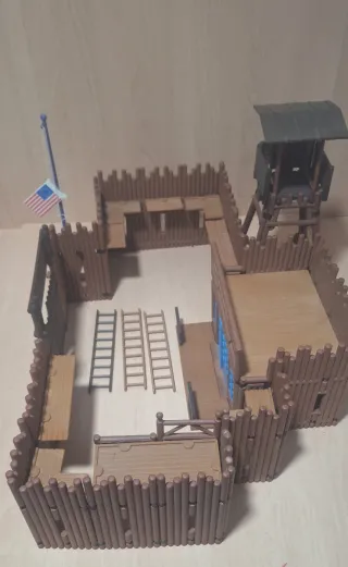 Playmobil Fort Bravo con bandera