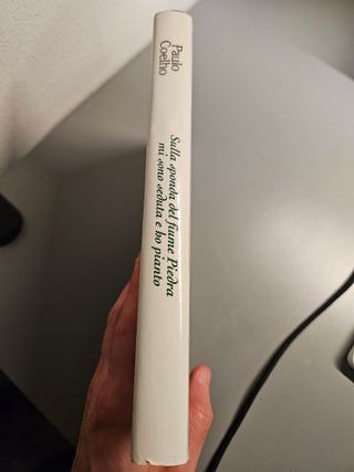 Sulla sponda del fiume piedra mi sono seduta e ho