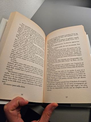 Sulla sponda del fiume piedra mi sono seduta e ho