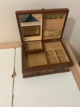 Joyero de madera antiguo