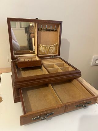 Joyero de madera antiguo